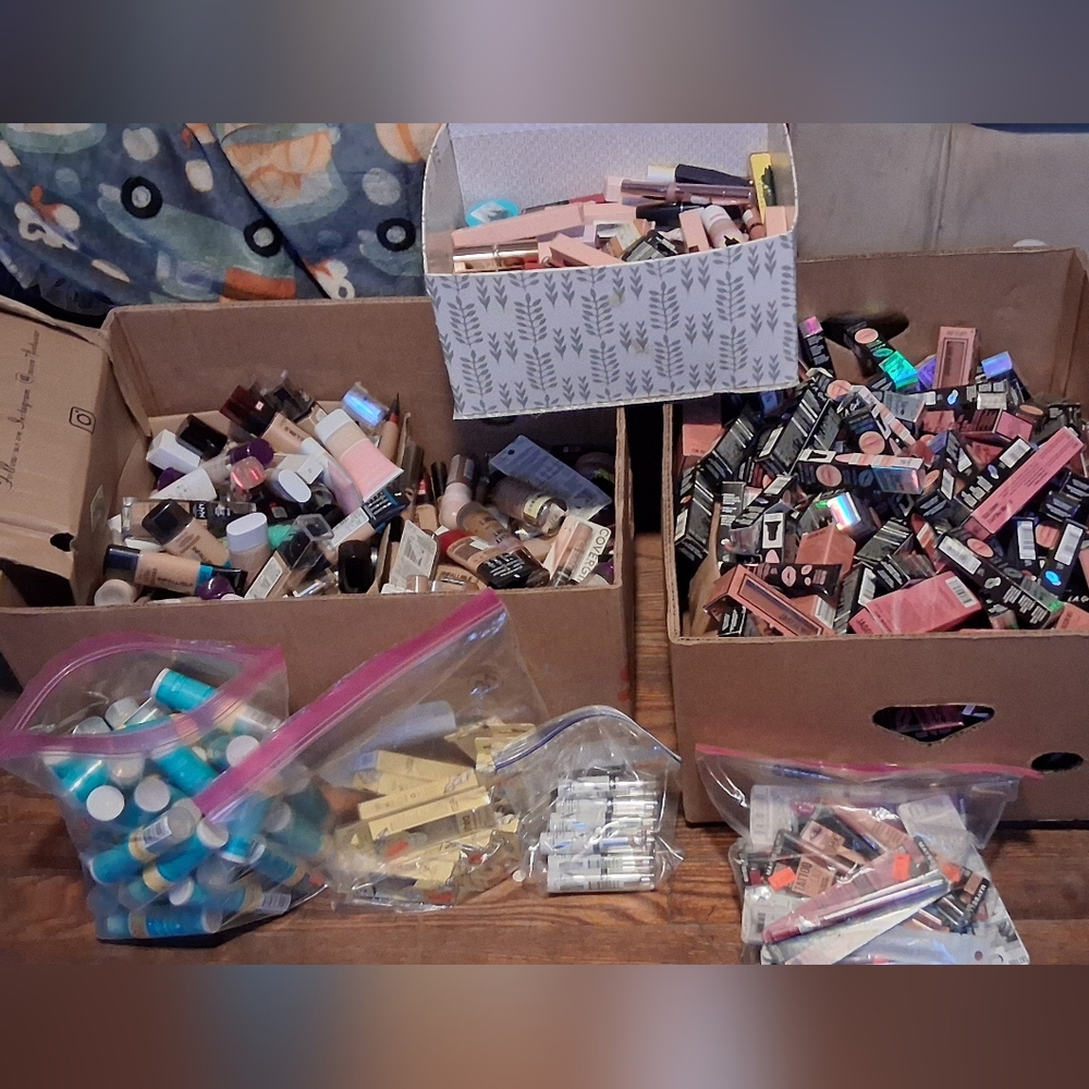 4 Lb Mystery Drugstore Makeup & Skincare Bundle! - Picture 2 of 11